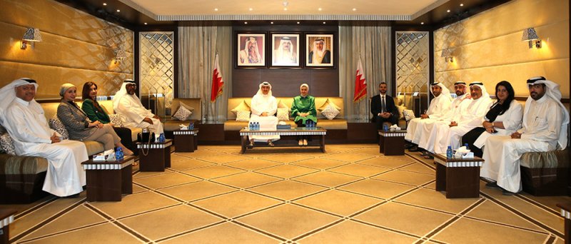 وزيرة شؤون الشباب تستقبل رئيس وأعضاء جمعية الرحالة البحرينية