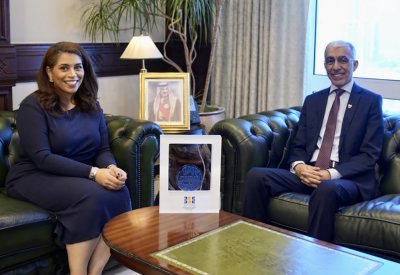 وزير الأشغال يستقبل الفائزة بجائزة المهندس المتميز من جمعية المهندسين البحرينية 