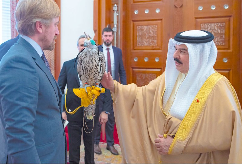 سفير موسكو لـ“البلاد”: “دبلوماسية الصقور” تقليد روسي قديم يعكس احترامنا الكبير للملك المعظم