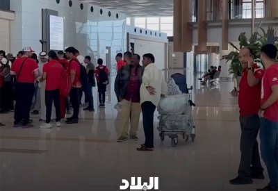 بالفيديو: الجماهير البحرينية تغادر إلى قطر لدعم "المحاربين".. مراسل "البلاد سبورت": إجراءات ميسرة والعدد قرابة الـ 400 مشجع