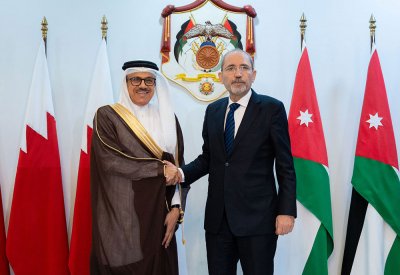وزير الخارجية يجتمع مع نائب رئيس الوزراء وزير الخارجية وشؤون المغتربين بالأردن