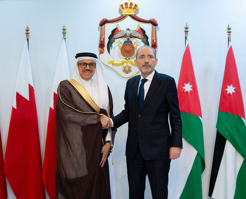 وزير الخارجية يجتمع مع نائب رئيس الوزراء وزير الخارجية وشؤون المغتربين بالأردن