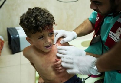 تجدد الغارات على غزة.. وإسرائيل تقصف محيط مستشفى القدس