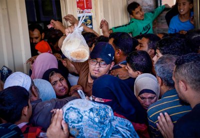 الحرب تولّد أزمة خبز في قطاع غزة: طوابير طويلة وكميات قليلة