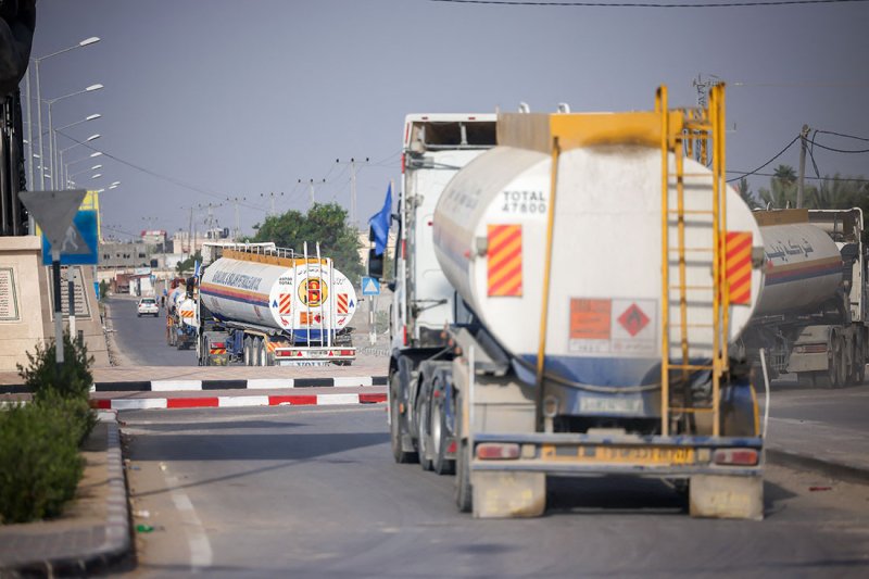 دخول أكبر دفعة مساعدات لغزة منذ بدء التصعيد.. ماذا تضمنت؟