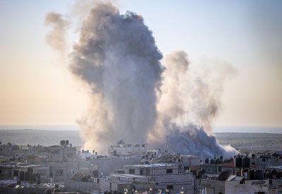 البيت الأبيض "واثق" من زيادة المساعدات الى غزة الى 100 شاحنة يوميا