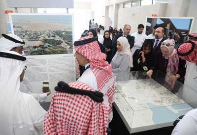 طلبة جامعة البحرين يتعرفون على معرض "ملامح من حضارة البحرين"
