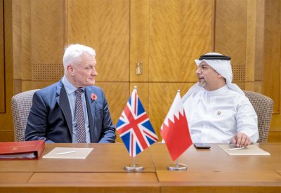 وزير النفط والبيئة يلتقي وزير الدولة البريطاني لأمن الطاقة وصافي الانبعاثات الصفري