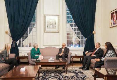 وزير الخارجية يجتمع مع رئيسة الوزراء البريطانية السابقة عضو مجلس العموم