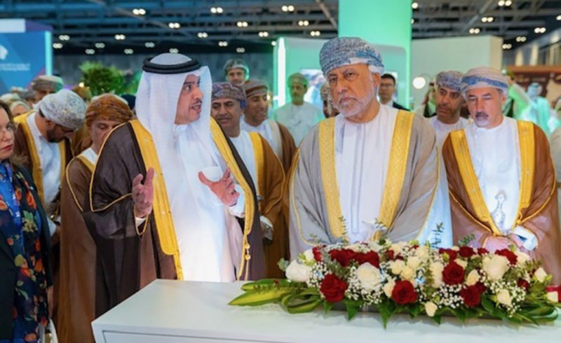 نائب رئيس الوزراء لشؤون الدفاع العماني يشيد بالتطورات التي تشهدها العلاقات البحرينية العمانية في كافة المجالات