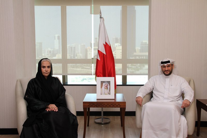 الرئيس التنفيذي لهيئة تنظيم سوق العمل يستقبل رئيسة جمعية البحرين لمكاتب الاستقدام