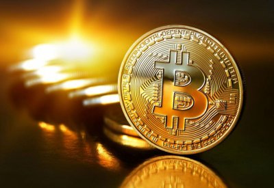 انتعاش بتكوين يغري المستثمرين بالعودة إلى العملات المشفرة
