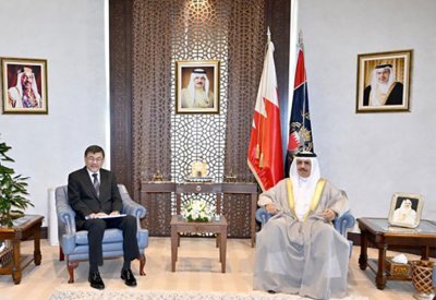 وزير الداخلية يستقبل السفير الياباني ويشيد بالتعاون والتنسيق بين البلدين