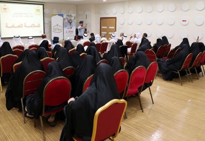 محافظة العاصمة تنظم محاضرة توعوية حول السلامة في فصل الشتاء بالتعاون مع الدفاع المدني