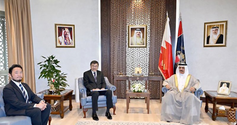 وزير الداخلية يستقبل السفير الياباني ويشيد بالتعاون والتنسيق بين البلدين