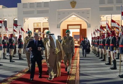 جلالة الملك المعظم في مقدمة مودعي العاهل الأردني لدى مغادرته البلاد