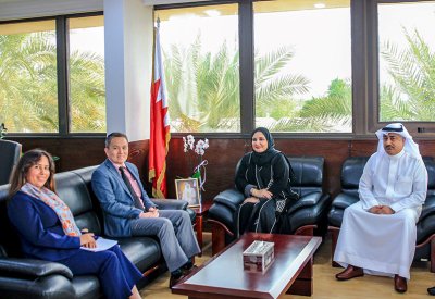مدير عام شؤون المدارس تستقبل القنصل الفخري لجمهورية سنغافورة
