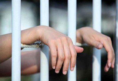 القضاء بحبس ثلاثة متهمين لدعوتهم الجمهور للاستثمار في منصة وهمية