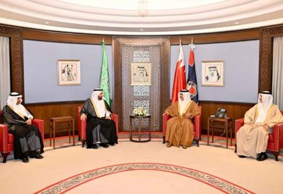 وزير الداخلية يلتقي وزير الحج والعمرة السعودي ويشيد بدور المملكة في توفير سبل راحة الحجاج‎