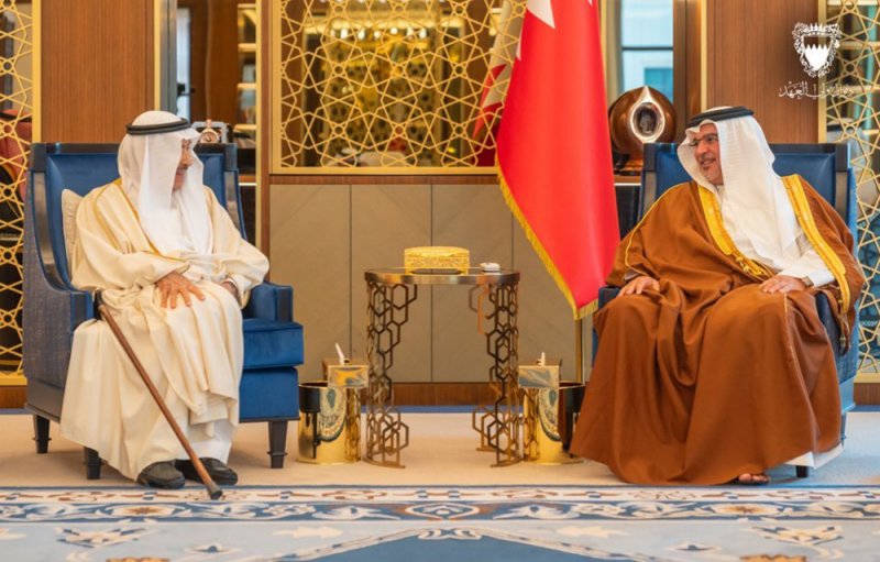 سمو ولي العهد رئيس مجلس الوزراء يلتقي السيد عبدالرحمن ناصر العوهلي وعدداً من أفراد عائلة العوهلي