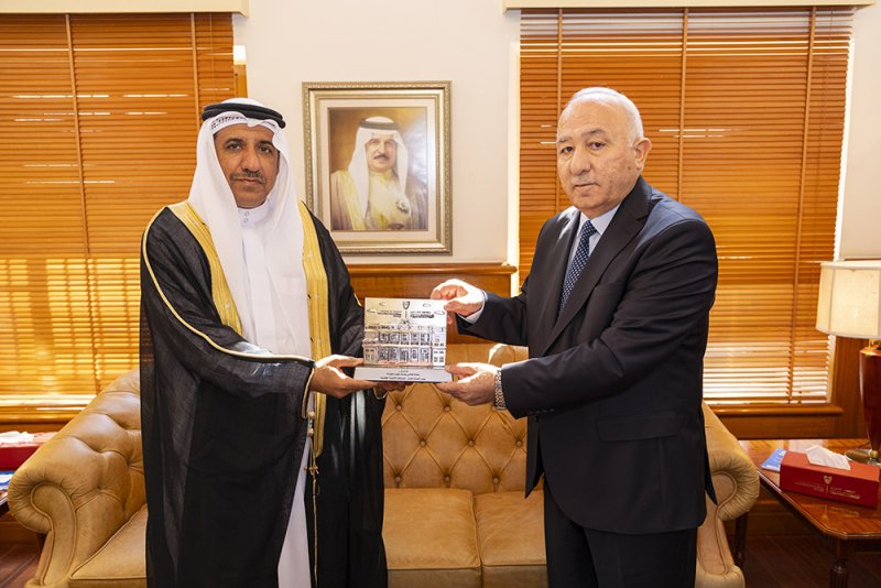 رئيس النيابة العامة الأردني يزور المحكمة الدستورية