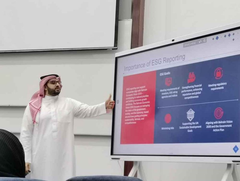 "إدارة الأعمال" بجامعة البحرين تعرف طلبتها بتقارير "ممارسات الاستدامة" 