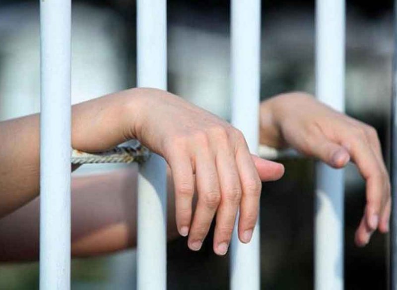 القضاء بحبس ثلاثة متهمين لدعوتهم الجمهور للاستثمار في منصة وهمية