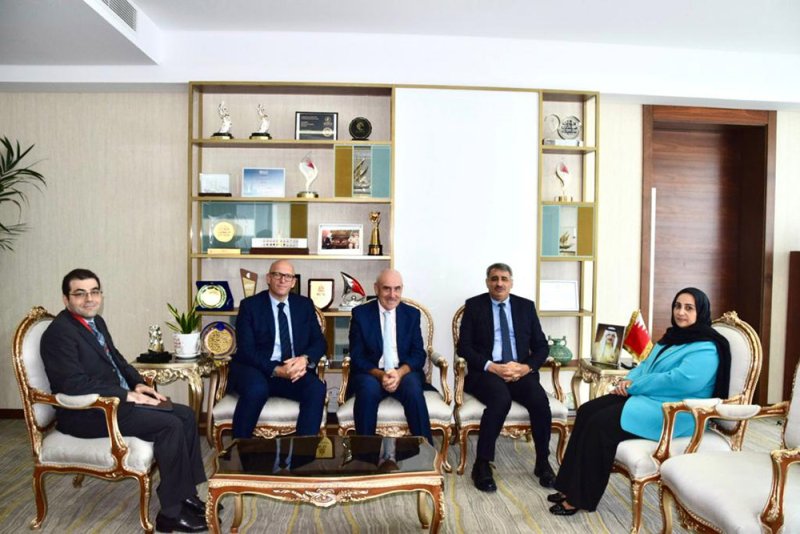 وزيرة الصحة تجتمع مع الرئيس التنفيذي للكلية الملكية للجراحين