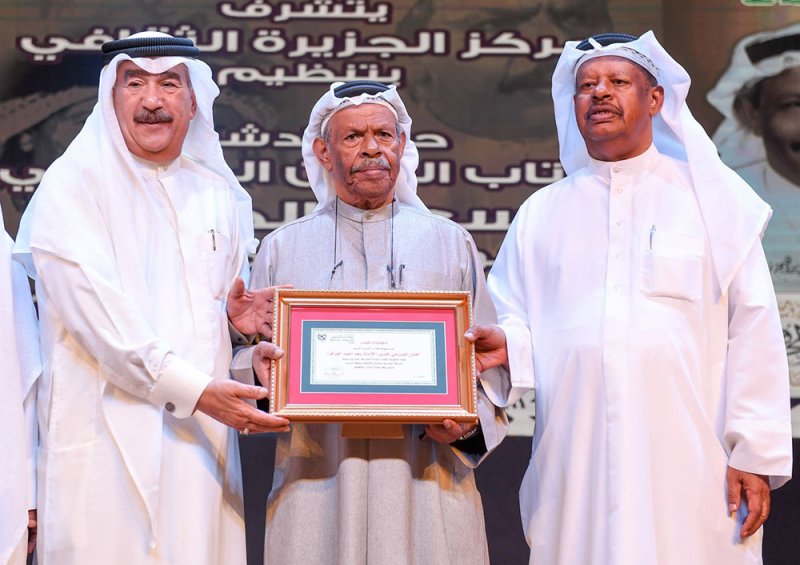 نجوم الخليج ينعون الفنان سعد الجزاف