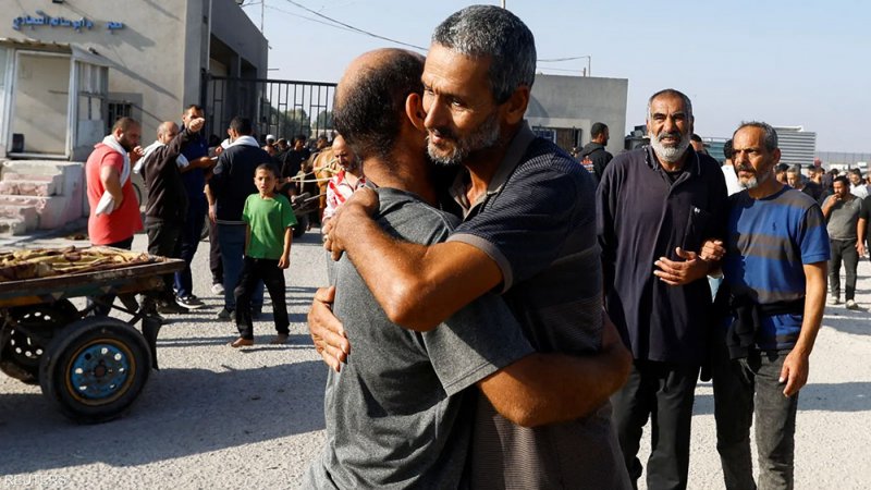 إسرائيل تعيد 7000 عامل فلسطيني كانوا محتجزين لديها إلى غزة