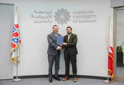 الجامعة الأمريكية بالبحرين توقع مذكرة تفاهم مع منظمة AIESEC العالمية للشباب