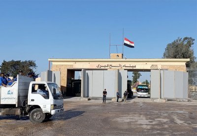 مصادر مصرية: عمليات الإجلاء من غزة معلقة بسبب ضربة إسرائيلية