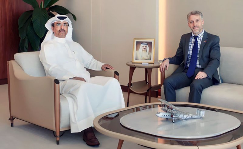 وزير المواصلات والاتصالات يبحث تعزيز التعاون الثنائي في قطاع المواصلات والاتصالات مع السفير البريطاني
