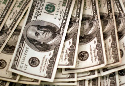 الدولار يتراجع وسط توقعات وقف رفع الفائدة الأميركية