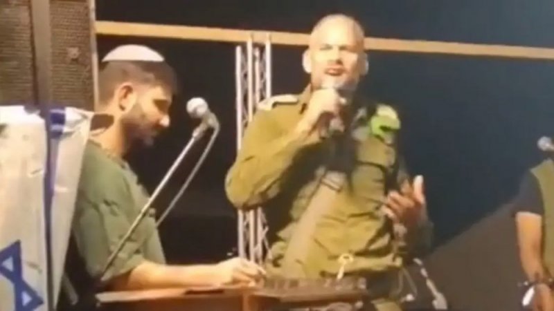ضابط إسرائيلي يهتف "غزة ولبنان والبلد كله لنا"