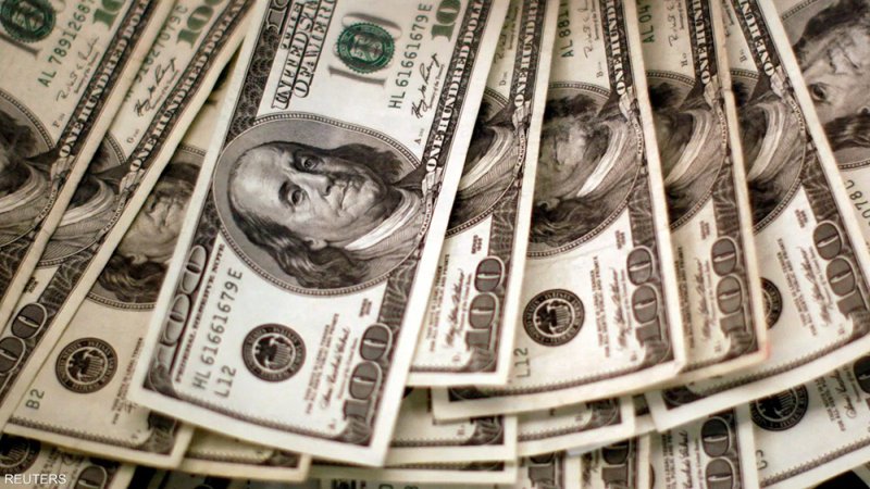 الدولار يتراجع وسط توقعات وقف رفع الفائدة الأميركية