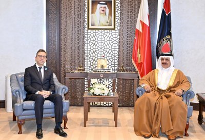 وزير الداخلية يستقبل السفير الفرنسي لدى مملكة البحرين