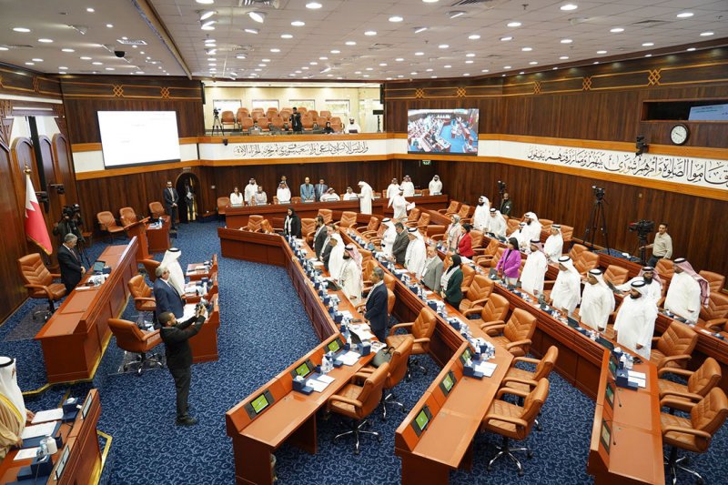 لجان تحقيق في عقود التوظيف بالحكومة وبحرنة الوظائف بالقطاعين
