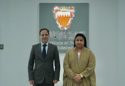 المدير العام لمعهد الإدارة العامة تستقبل المفوض الدائم لبعثة جامعة السلام التابعة للأمم المتحدة
