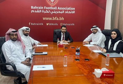 لجنة الرقابة والحوكمة بالاتحاد البحريني لكرة القدم تعقد اجتماع عمل