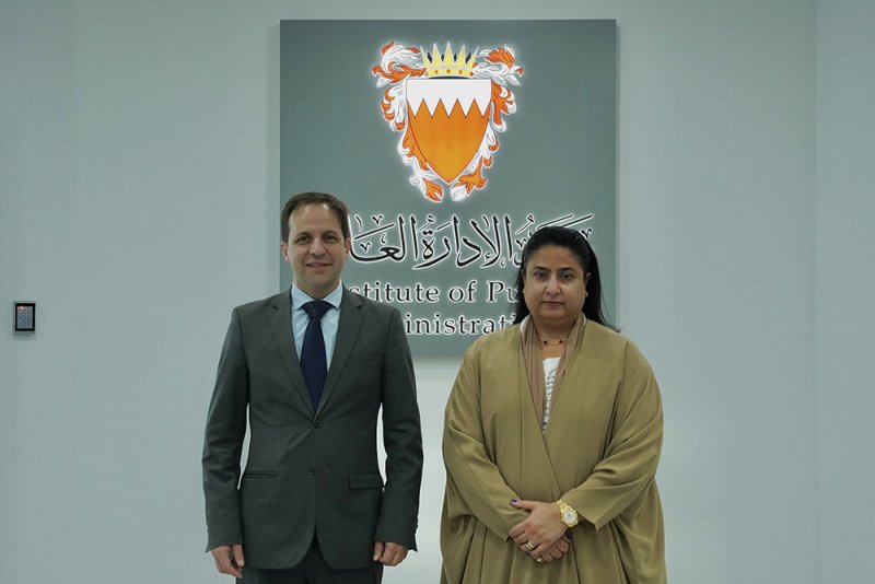 المدير العام لمعهد الإدارة العامة تستقبل المفوض الدائم لبعثة جامعة السلام التابعة للأمم المتحدة