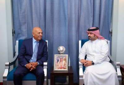 نائب رئيس الاتحاد البحريني لكرة القدم يستقبل المستشار الفني للاتحاد الدولي لكرة القدم