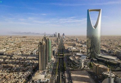 "البلاد" تغطي قمم الرياض الثلاث بمحتوى مميز