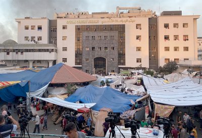 تسليم إمدادات طبية وأدوية لمستشفى الشفاء في غزة