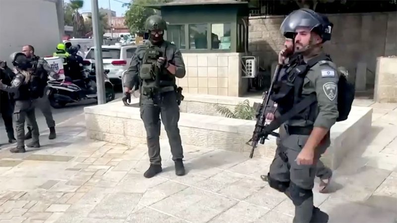إسرائيل تعاقب ضابطا "فر من موقعه وقت الهجوم"