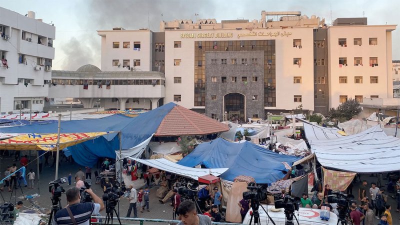 تسليم إمدادات طبية وأدوية لمستشفى الشفاء في غزة
