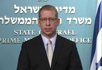 وقع بالفخ.. مستشار نتنياهو ينشر فيديو ساخرا من جرحى فلسطين