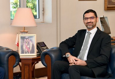 وزير شؤون البلديات والزراعة يستقبل سفير المملكة المتحدة لدى مملكة البحرين