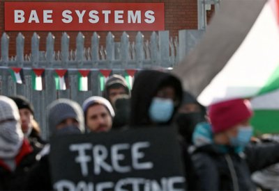 مئات يتظاهرون أمام شركات صناعة أسلحة غربية دعما لفلسطين