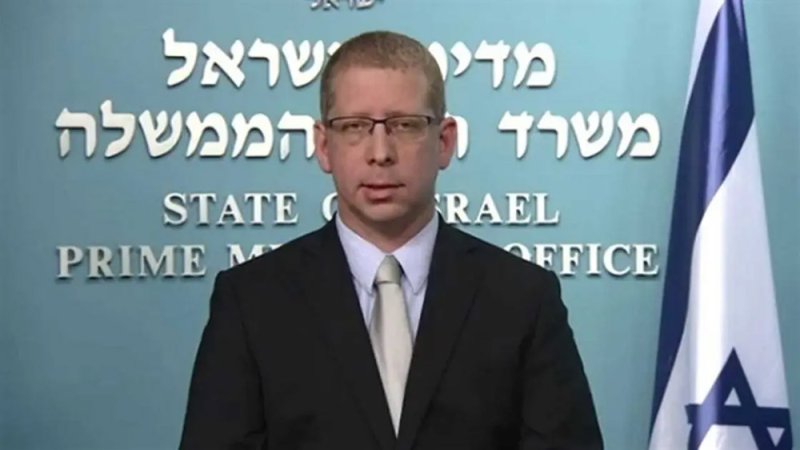 وقع بالفخ.. مستشار نتنياهو ينشر فيديو ساخرا من جرحى فلسطين